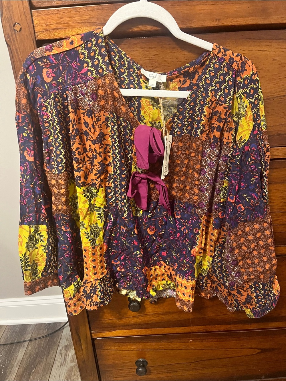 Easel NWT fall top size Large